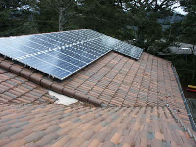 Panels East Array.JPG (2646236 bytes)