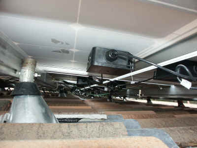 Under Panels Connections 3.JPG (2104812 bytes)